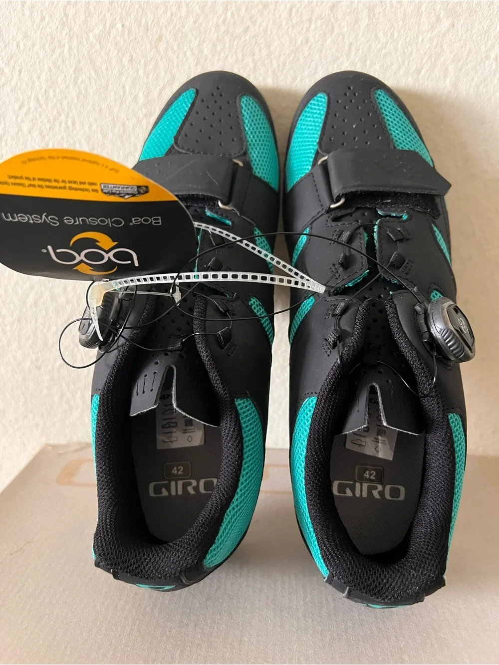 Giro Women's Cycling Shoes in Teal and Black with Boa-style Dial